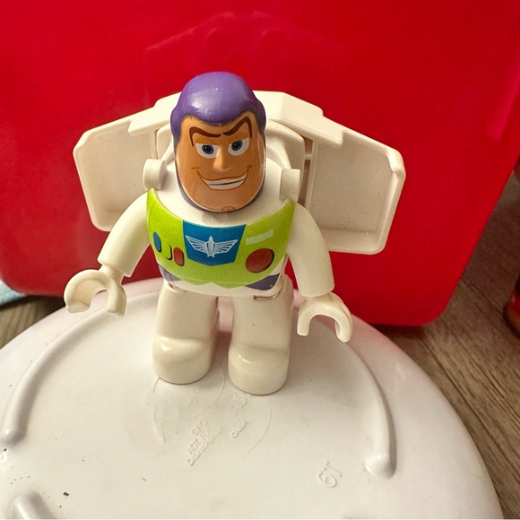 LEGO Duplo Disney Buzz Lightyear
Toystory minifigure - Picture 2 of 3